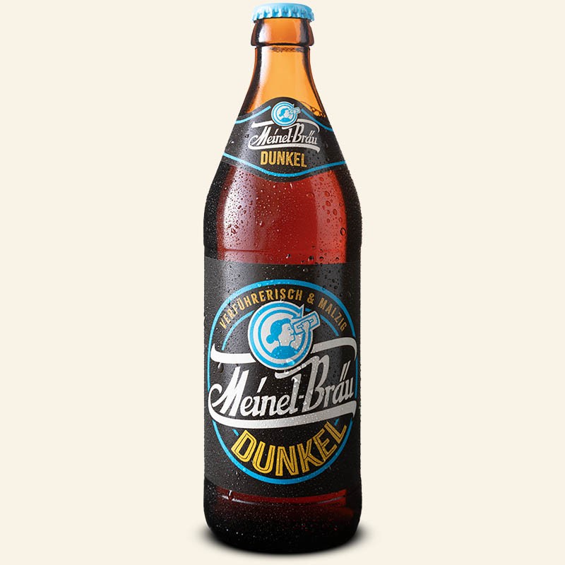 Eine Euro-Bierflasche 500 ml mit einem dunkelbraunen Etikett.