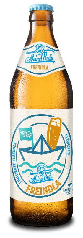 Euro-Bierflasche 500 ml mit hellem Etikett mit einer Illustration von einem Papierschiffchen mit einem Weizenglas an Bord.